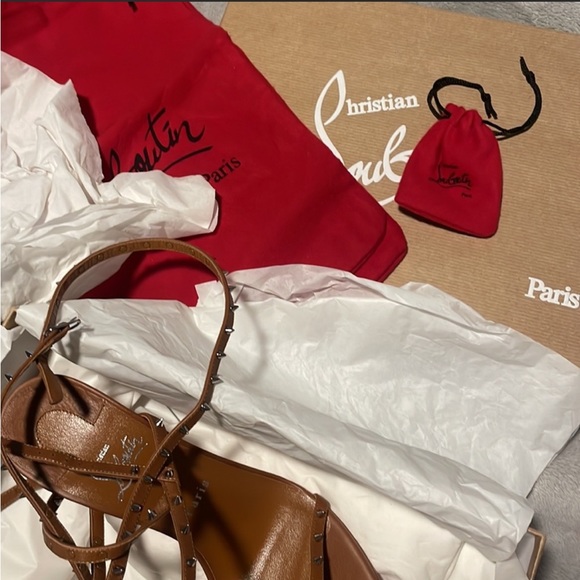 New with box 
Never worn 
39.5 fits US size 9 - Picture 6 of 7